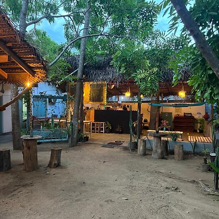 Hostel Cactus Arugambay Arugam Bay Exterior foto
